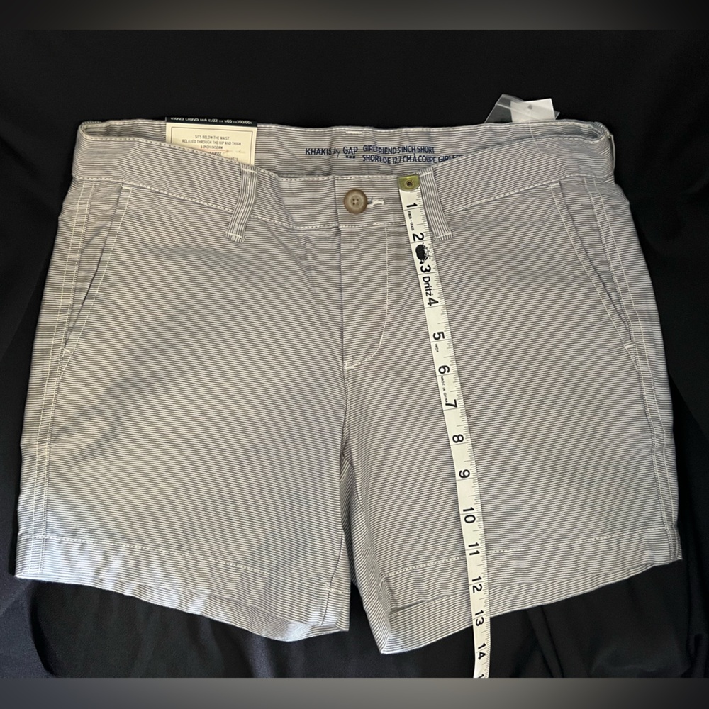 Khakis by Gap Girlfriend 5” Short